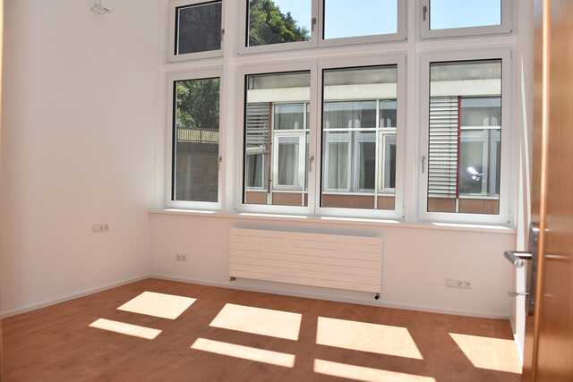 Erstbezug: 2-Zi-Loft Wohnung mit Blick zur Schattenburg