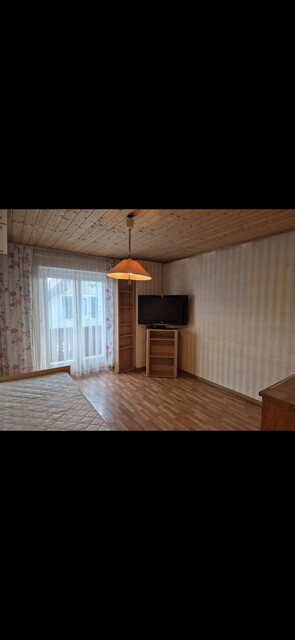 Geräumiges Haus mit Garage, Balkon, Terrasse, Garten, Abstellraum, Keller und Dachboden