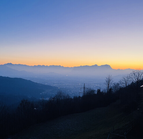 Traumhafter Blick von der FLUH über die Berge und ins Rheintal - 140qm, +4 Zimmer, Alpen-Chalet-Style 