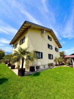 Vielfältiges Mehrfamilienhaus in Feldkirch Gisingen mit Garten - eine seltene Gelegenheit mit viel Liebe zum Detail steht zum Verkauf