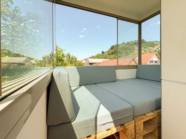 Renovierte 3,5-Zimmer-Wohnung mit zwei Balkonen und Garage