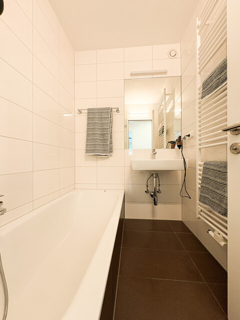 Renovierte 3,5-Zimmer-Wohnung mit zwei Balkonen und Garage