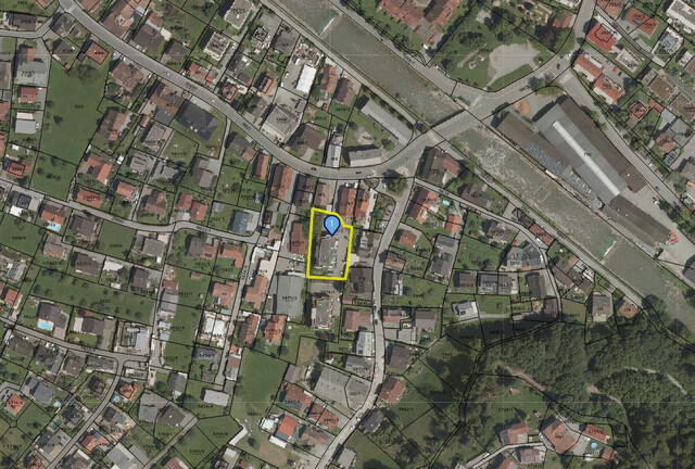 Renovierte 3,5-Zimmer-Wohnung mit zwei Balkonen und Garage