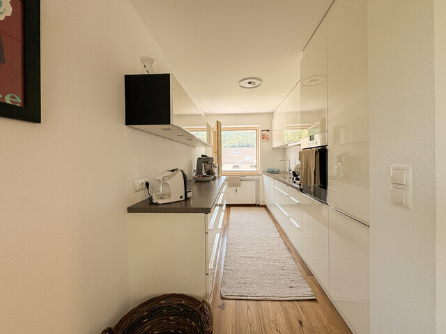 Renovierte 3,5-Zimmer-Wohnung mit zwei Balkonen und Garage