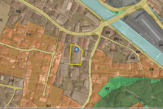 Renovierte 3,5-Zimmer-Wohnung mit zwei Balkonen und Garage