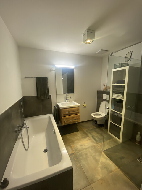 Terrassenwohnung mit großzügiger Loggia  umd 2 TG Parkplätze