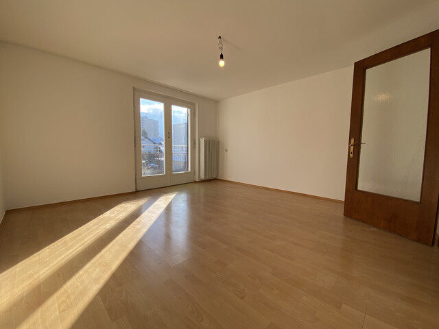 "ohne Provision" geräumige, helle 2,5 Zimmer Wohnung mit Balkon