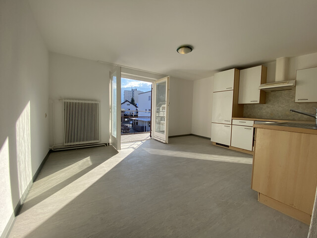 "ohne Provision" geräumige, helle 2,5 Zimmer Wohnung mit Balkon