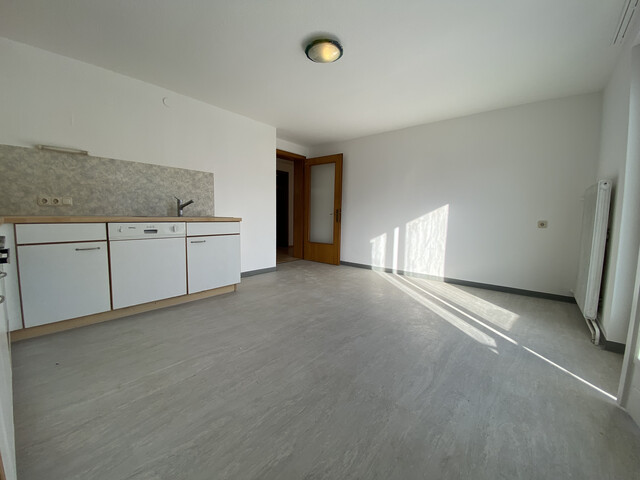 "ohne Provision" geräumige, helle 2,5 Zimmer Wohnung mit Balkon