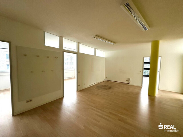 Moderne Büro/Praxis in Dornbirn: