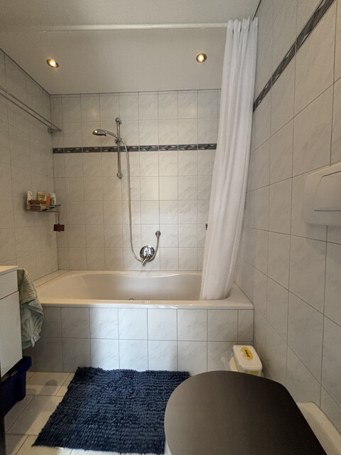 "ohne Provision" geräumige, helle 2 Zimmer Wohnung mit großem Balkon