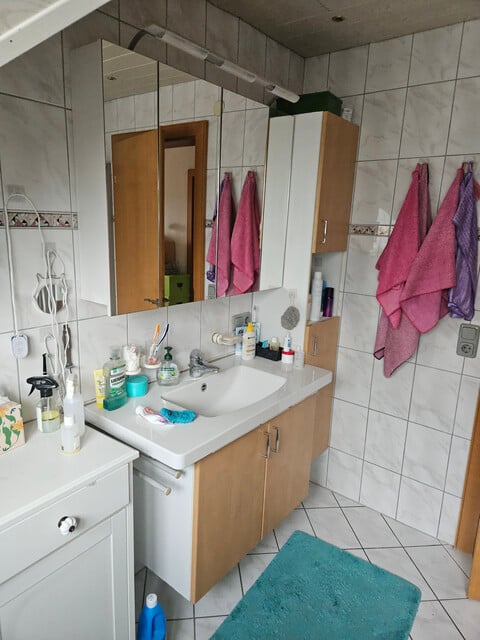 Sonnige 4 Zimmerwohnung Privat im 3 Familienhaus