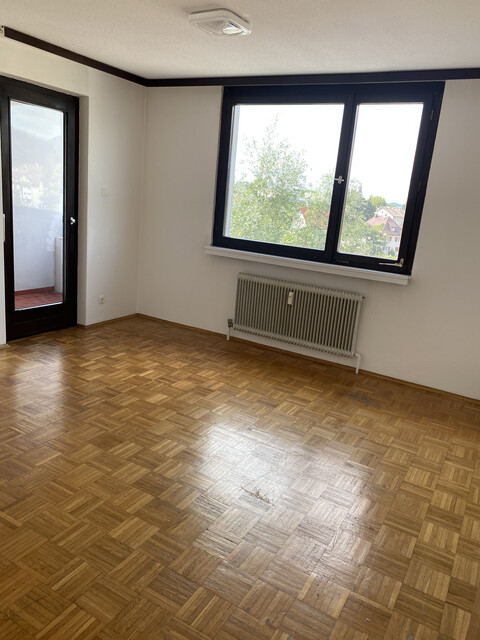 Grosse 2 Zimmerwohnung mit Aussicht