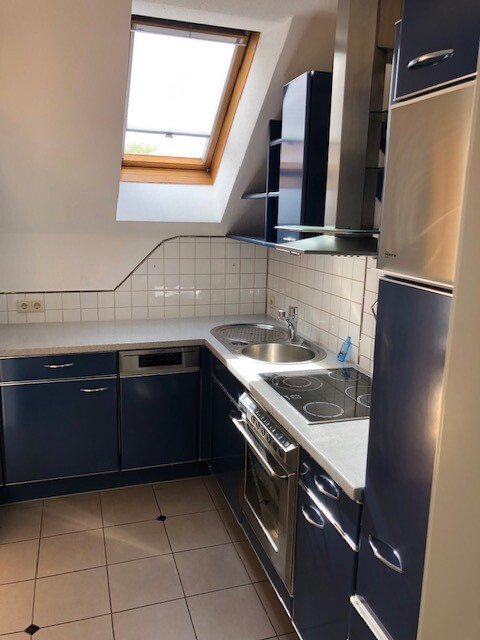 Gemütliche Dachgeschosswohnung mit Balkon, Gartennutzung und Garage