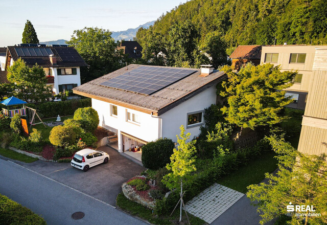 Großzügiges Haus in Feldkirch: Platz, Garten und Sauna