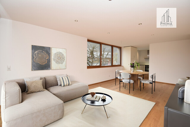 Neuwertige 4-Zimmer Wohnung in zentraler Lage