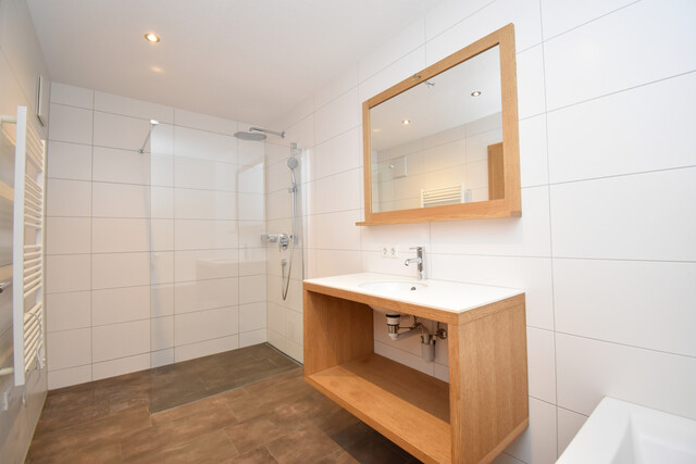 Neuwertige 4-Zimmer Wohnung in zentraler Lage