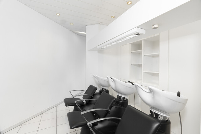 Salonfläche in Bestlage Dornbirn - Friseurstühle einzeln zu vermieten