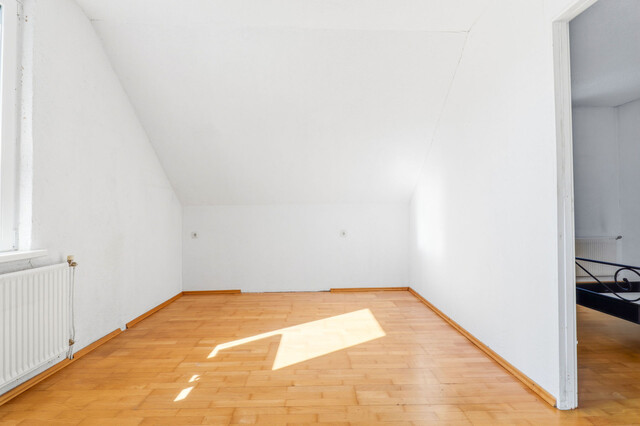 Doppelhaushälfte zum Preis einer Wohnung mit Modernisierungspotential und bereits erfolgten Updates