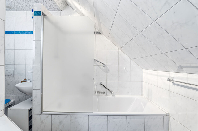 Doppelhaushälfte zum Preis einer Wohnung mit Modernisierungspotential und bereits erfolgten Updates