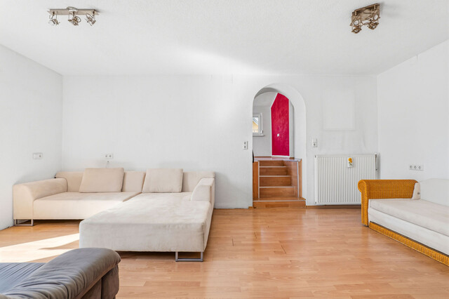 Doppelhaushälfte zum Preis einer Wohnung mit Modernisierungspotential und bereits erfolgten Updates