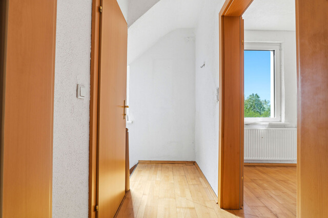 Doppelhaushälfte zum Preis einer Wohnung mit Modernisierungspotential und bereits erfolgten Updates