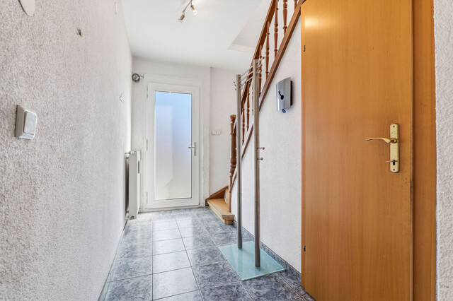 Doppelhaushälfte zum Preis einer Wohnung mit Modernisierungspotential und bereits erfolgten Updates