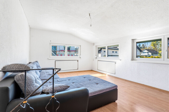 Doppelhaushälfte zum Preis einer Wohnung mit Modernisierungspotential und bereits erfolgten Updates