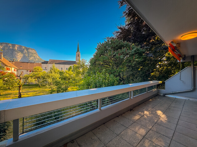 Sonnige 4,5 Zimmer-Wohnung mit schöner Terrasse und traumhaftem Bergblick!