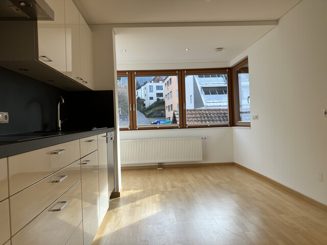 Sonnige, zentral gelegene Dachgeschosswohnung am Fuß des Pfänderhangs, hervorragend angebunden