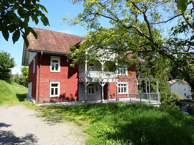 Feldkirch-Tisis …urban, eingebettet im Grünen, ein ganz besonderer Garten und viel Platz…