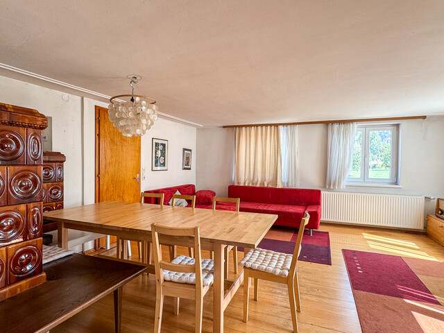 Renovierungsbedürftiges Haus mit vielseitigem Entwicklungspotenzial!
