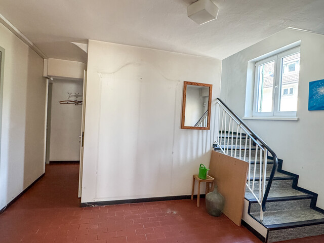 Renovierungsbedürftiges Haus mit vielseitigem Entwicklungspotenzial!