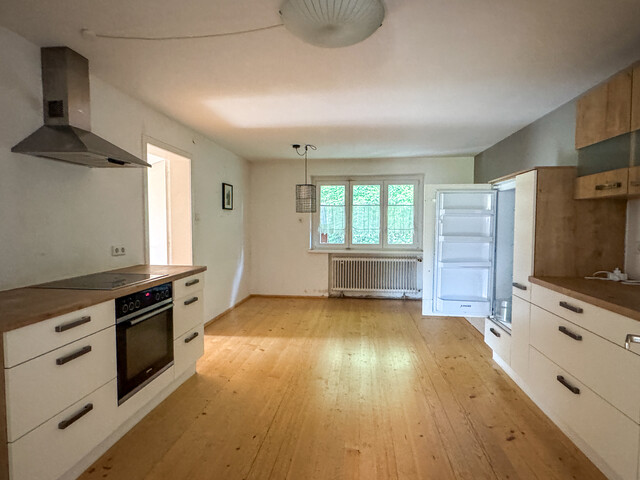 Renovierungsbedürftiges Haus mit vielseitigem Entwicklungspotenzial!