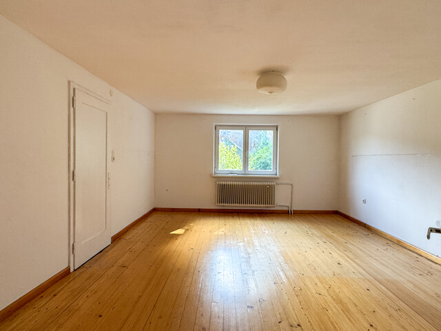 Renovierungsbedürftiges Haus mit vielseitigem Entwicklungspotenzial!