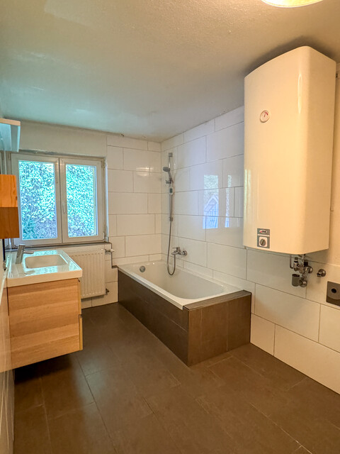 Renovierungsbedürftiges Haus mit vielseitigem Entwicklungspotenzial!