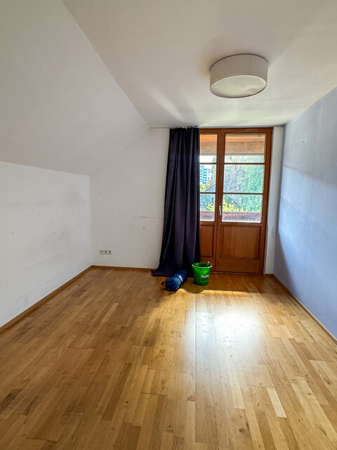 Renovierungsbedürftiges Haus mit vielseitigem Entwicklungspotenzial!