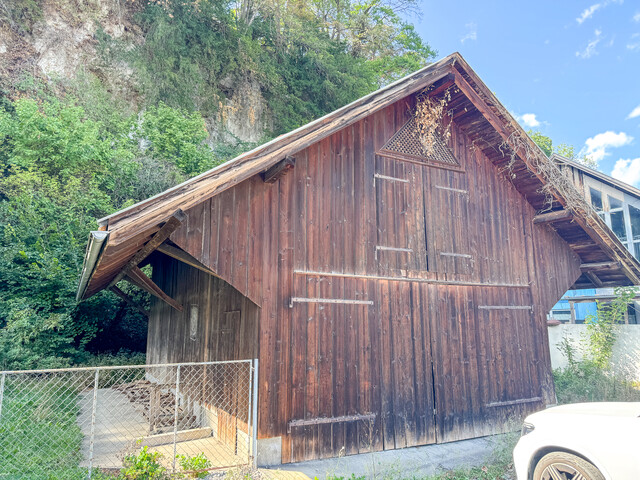 Renovierungsbedürftiges Haus mit vielseitigem Entwicklungspotenzial!