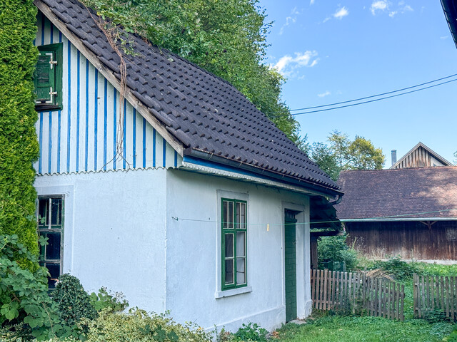 Renovierungsbedürftiges Haus mit vielseitigem Entwicklungspotenzial!