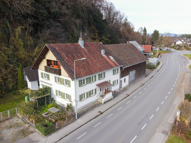 Renovierungsbedürftiges Haus mit vielseitigem Entwicklungspotenzial!