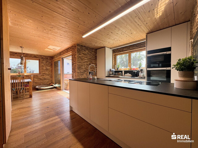 Ihr Traumhaus mit Pool wartet!