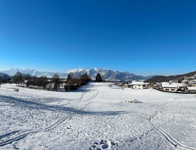 Hanggrundstücke mit traumhafter Aussicht