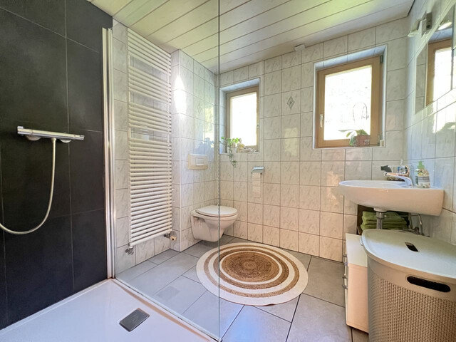GERÄUMIGES HAUS IN ZENTRALER LAGE!