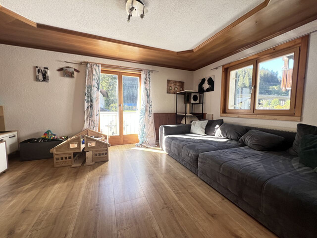 GERÄUMIGES HAUS IN ZENTRALER LAGE!