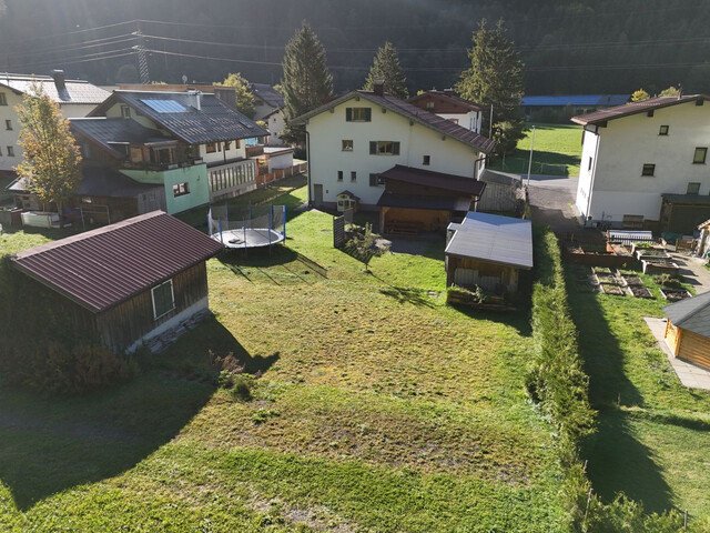 GERÄUMIGES HAUS IN ZENTRALER LAGE!