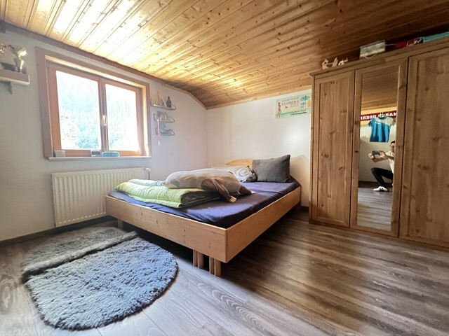 GERÄUMIGES HAUS IN ZENTRALER LAGE!
