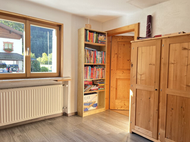 GERÄUMIGES HAUS IN ZENTRALER LAGE!
