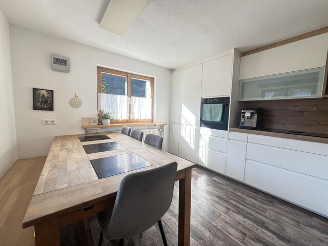 GERÄUMIGES HAUS IN ZENTRALER LAGE!
