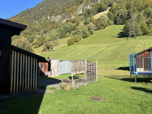 GERÄUMIGES HAUS IN ZENTRALER LAGE!