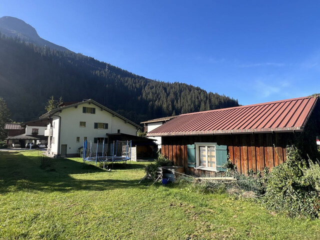 GERÄUMIGES HAUS IN ZENTRALER LAGE!